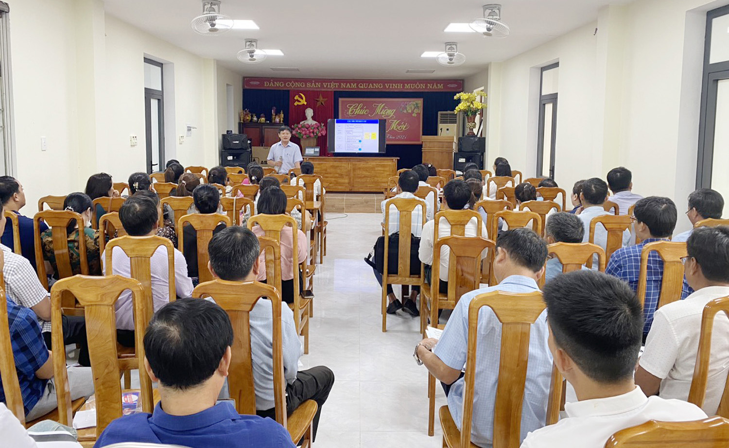 Quang cảnh lớp tập huấn.
