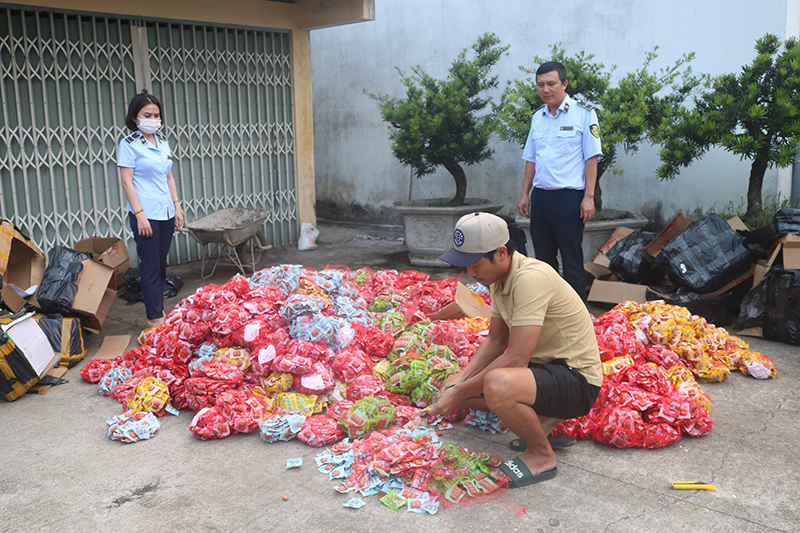 Việc tiêu hủy do đối tượng vi phạm hành chính tự thực hiện dưới sự giám sát của Cục QLTT.