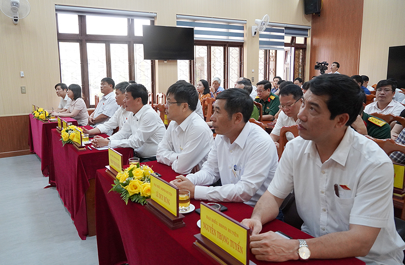 Các đại biểu tham dự kỳ họp.
