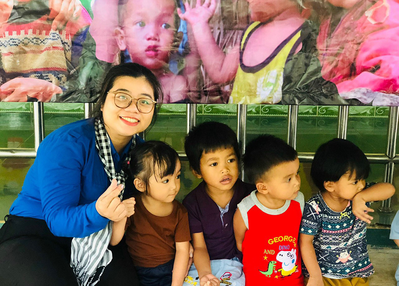 Hoàng Thị Nhân Ái luôn năng động trong các chương trình tình nguyện.