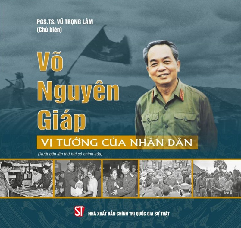 Cuốn sách Võ Nguyên Giáp-Vị tướng của nhân dân do PGS.TS. Vũ Trọng Lâm, Giám đốc-Tổng Biên tập Nhà xuất bản Chính trị quốc gia Sự thật làm chủ biên. Ảnh: nxbctqg.org.vn