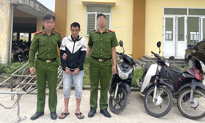 Đối tượng Nguyễn Anh Tuấn cùng tang vật các vụ trộm. 