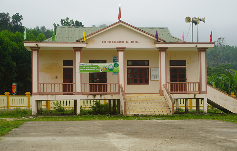 Nhà văn hóa bản Kè, xã Lâm Hóa được xây dựng khang trang, giúp người dân hội họp, sinh hoạt văn hóa.