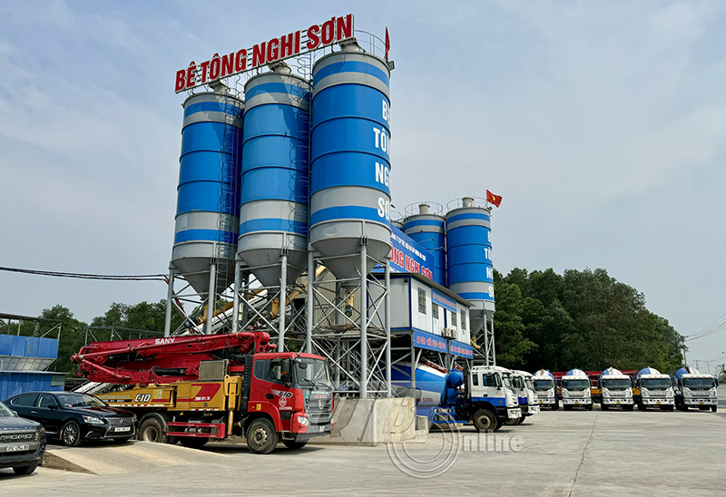 Nhà máy được trang bị 2 tổ hợp trạm trộn bê tông thương phẩm công nghệ Ý, tổng công suất 300m³/h.