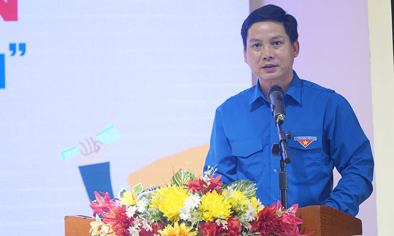 Đồng chí Đặng Đại Bàng, Bí thư Tỉnh đoàn phát biểu tại buổi lễ.