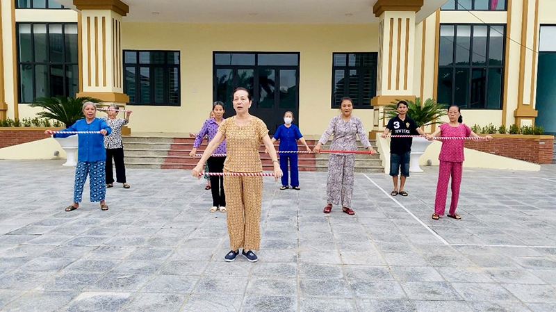 Người cao tuổi hăng hái, vui vẻ luyện tập dưỡng sinh mỗi sáng là hình ảnh quen thuộc tại Trung tâm Công tác xã hội tỉnh.