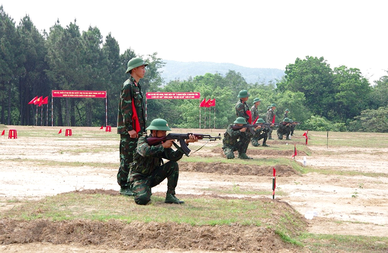 Trung đoàn Bộ binh 996 kiểm tra bắn tập và mục tiêu bia số 7.
