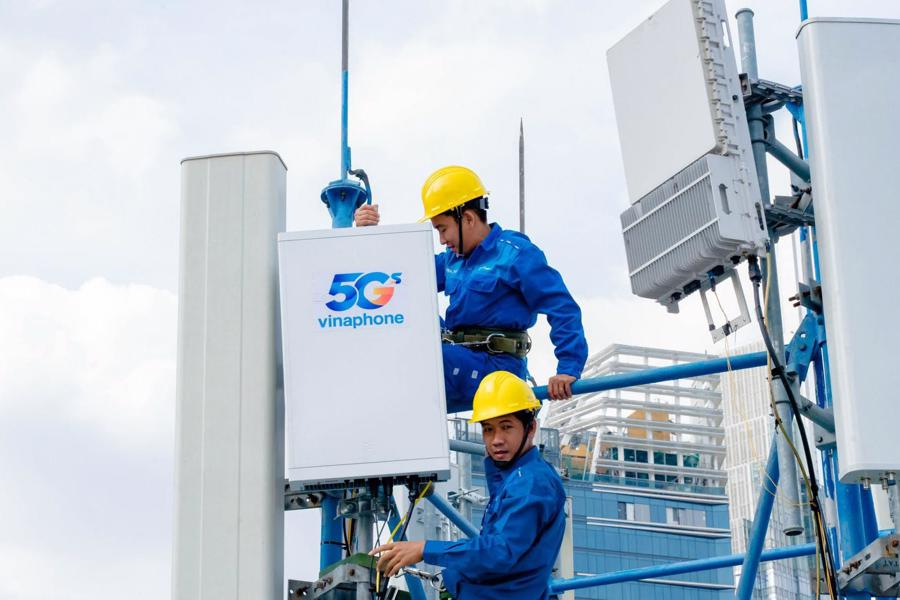 Nhà mạng triển khai thiết lập mạng 5G.