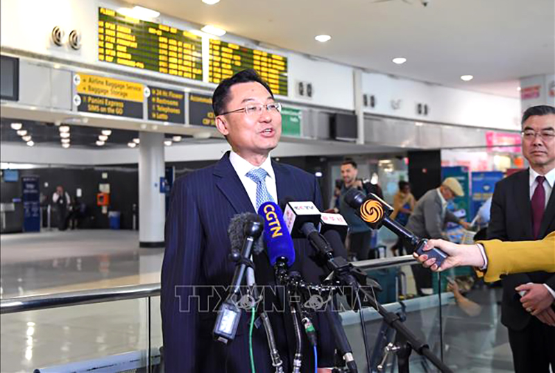 Đại sứ Trung Quốc tại Mỹ Tạ Phong phát biểu với báo giới khi tới New York, Mỹ ngày 23/5/2023. Ảnh: THX/TTXVN