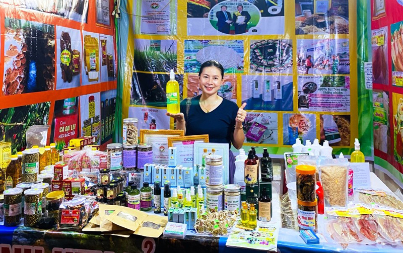 Gian hàng của Liên minh HTX tỉnh Quảng Bình tại hội chợ thương mại.