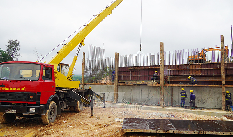 1. UBND tỉnh chỉ đạo cần tập trung tháo gỡ vướng mắc để bàn giao hết mặt bằng cho chủ đầu tư trước ngày 30/4/2024.