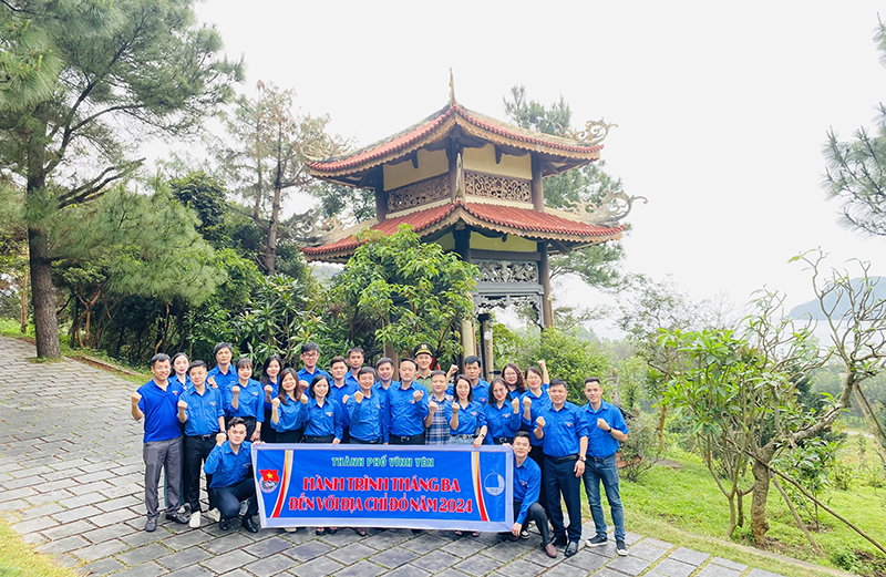 Huyện đoàn Quảng Trạch và Thành đoàn Vĩnh Yên tổ chức thành công chương trình “Hành trình tháng Ba”.