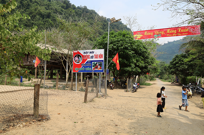 Công tác tuyên truyền phòng, chống tảo hôn và hôn nhân cận huyết thống trong vùng ĐBDTTS và miền núi được đẩy mạnh.