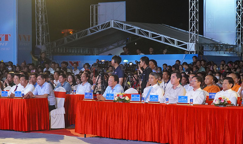 Các đại biểu tham dự chương trình.