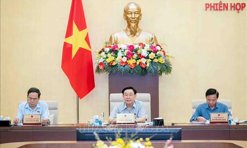 Chủ tịch Quốc hội Vương Đình Huệ điều hành phiên họp. Ảnh: Minh Đức/TTXVN