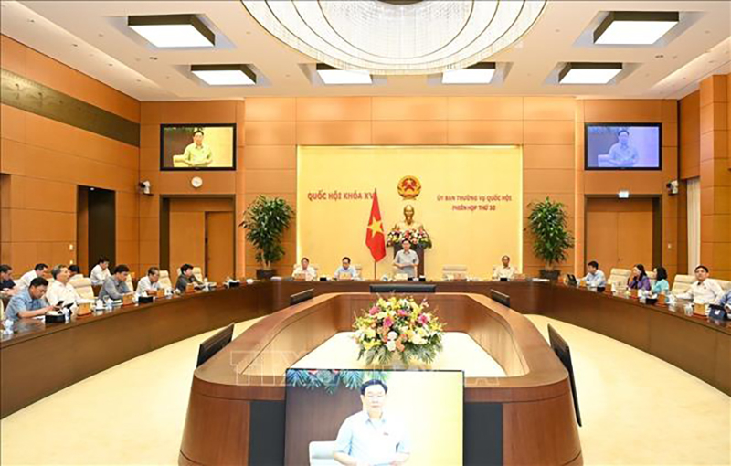 Chủ tịch Quốc hội Vương Đình Huệ phát biểu bế mạc phiên họp thứ 32 của Ủy ban Thường vụ Quốc hội. Ảnh: Văn Điệp/TTXVN