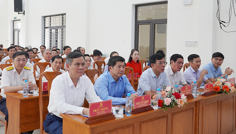 Các đại biểu tham dự diễn đàn.
