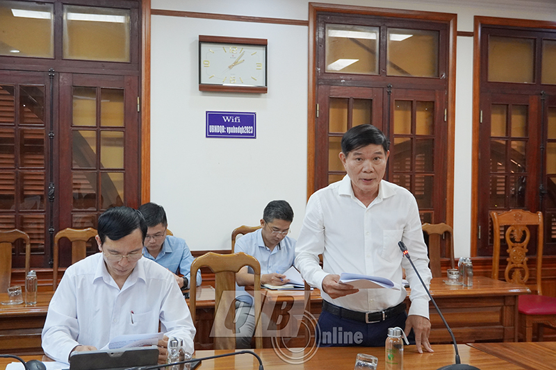 Lãnh đạo Sở Giao thông vận tải báo cáo các vướng mắc còn lại trong công tác giải phóng mặt bằng của dự án.
