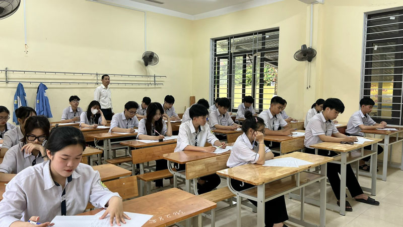 Việc tổ chức kỳ thi thử nhằm giúp học sinh củng cố kiến thức, chuẩn bị tâm lý cho kỳ thi chính thức