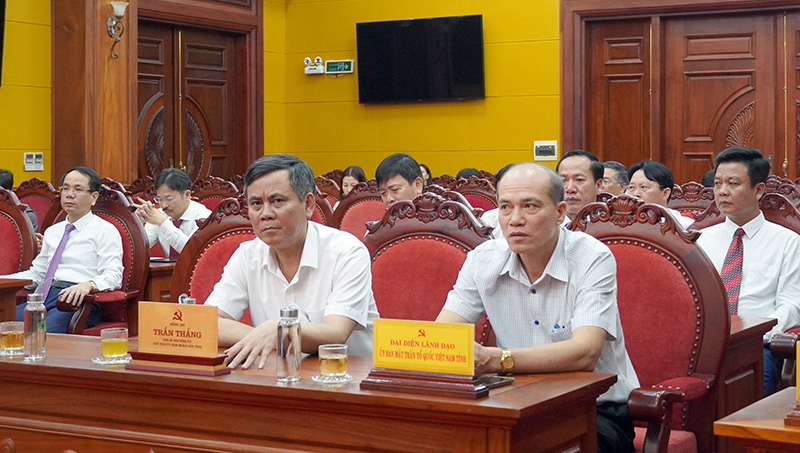 Các đại biểu dự lễ ký