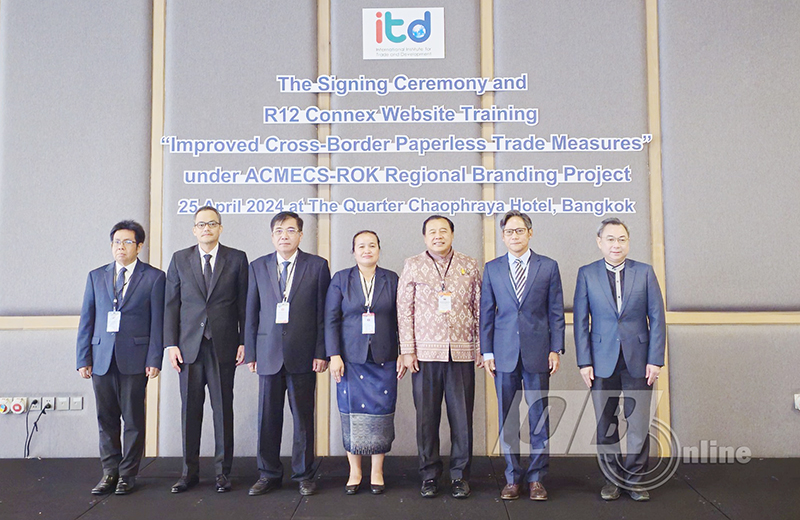 Các trưởng đoàn chụp ảnh lưu niệm