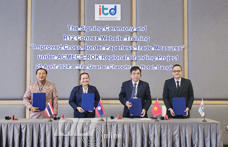 Đồng chí Phó Chủ tịch Thường trực UBND tỉnh tin tưởng rằng, Dự án “Cải thiện các biện pháp thương mại không giấy tờ xuyên biên giới” với mục tiêu thúc đẩy thương mại xuyên biên giới không cần giấy tờ giữa các tỉnh Quảng Bình (Việt Nam), Khăm Muồn (Lào) và Na-khon Pha-nôm (Thái Lan) sẽ góp phần tăng cường hợp tác giữa các cơ quan, địa phương của Việt Nam, Lào, Thái Lan 