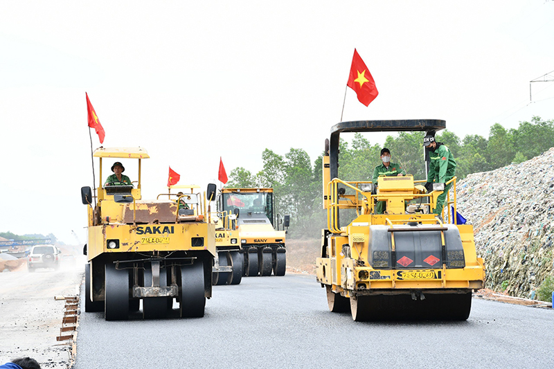 Nhà thầu Tổng công ty xây dựng Trường Sơn phát động đợt thi đua cao điểm “65 ngày đêm lao động quyết thắng”, quyết tâm đẩy nhanh tiến độ các gói thầu thuộc dự án đường bộ cao tốc Bắc-Nam.