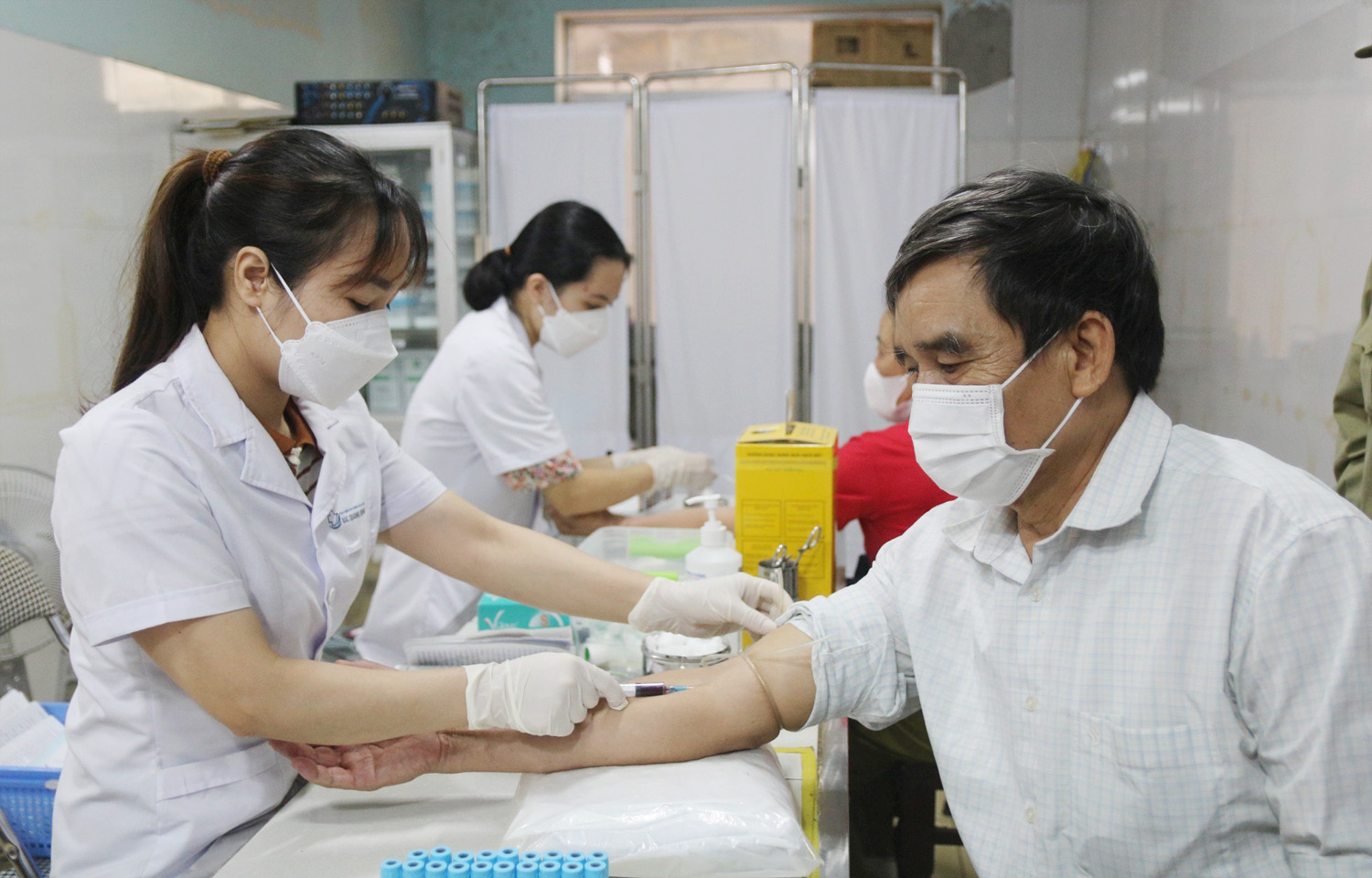 Các cơ sử y tế sẵn sàng thực hiện cấp cứu, khám chữa bệnh cho nhân dân.