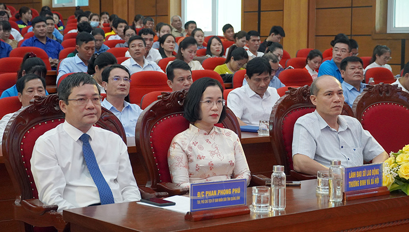Đại biểu dự lễ phát động