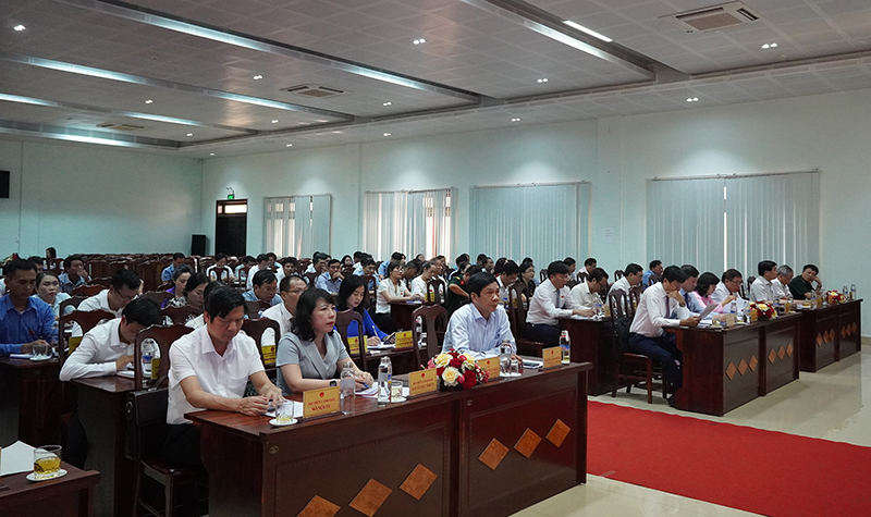 Các đại biểu tham dự kỳ họp.