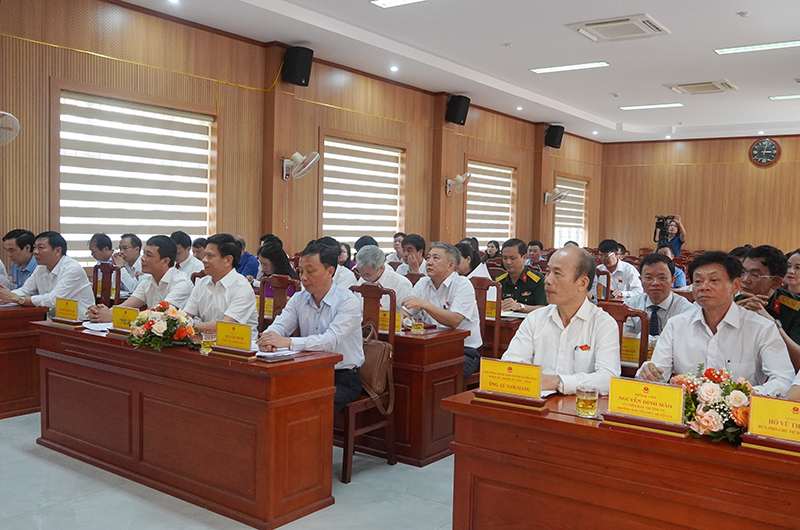Các đại biểu dự kỳ họp.