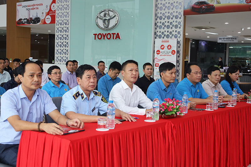 Các đại biểu dự lễ phát động.