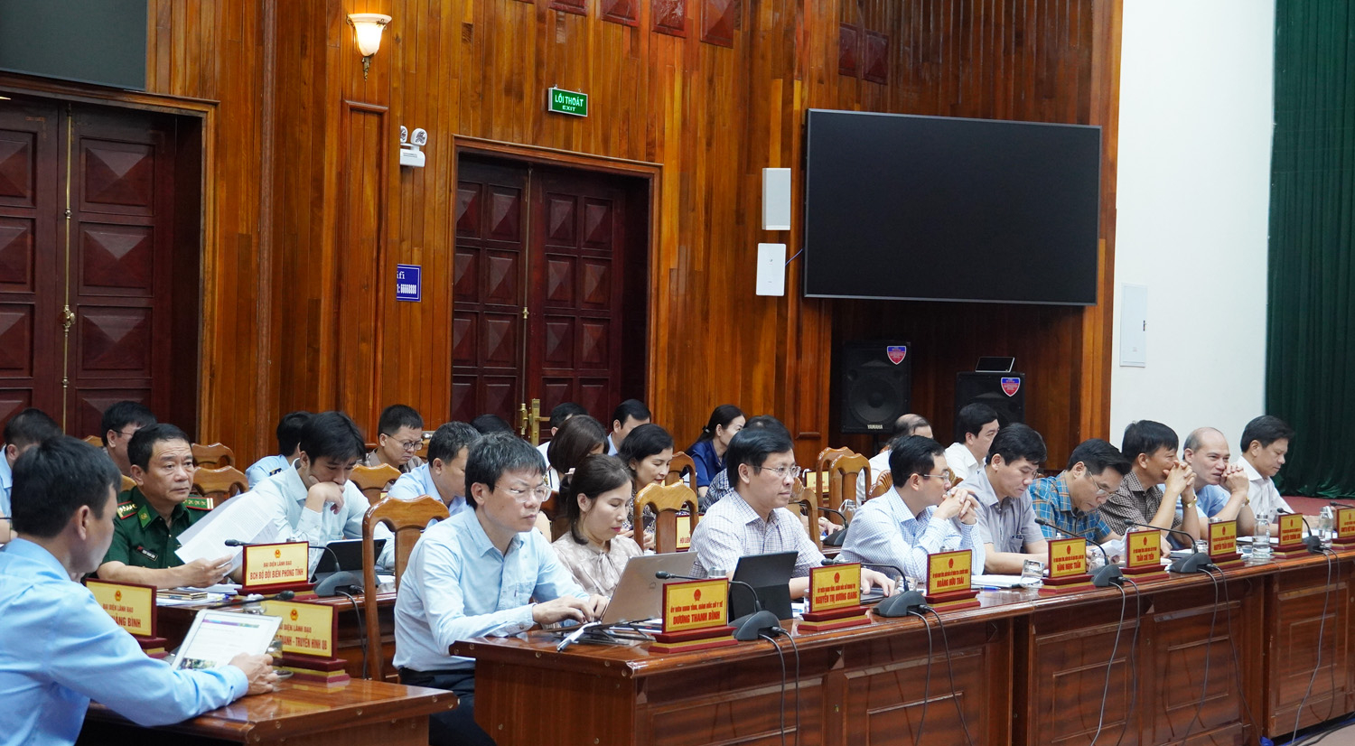 Các đại biểu tham dự phiên họp.