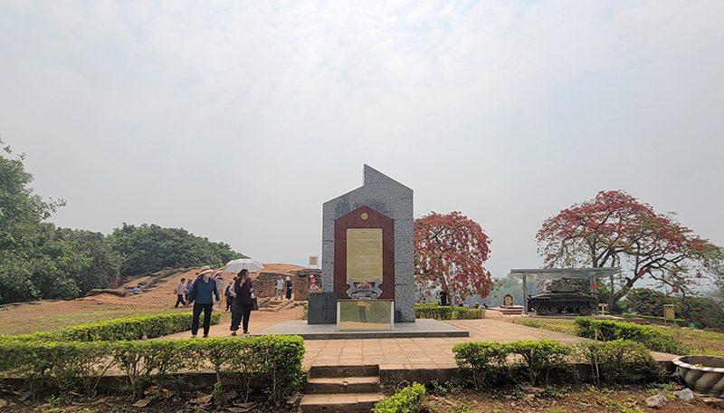 Trên đỉnh đồi A1.