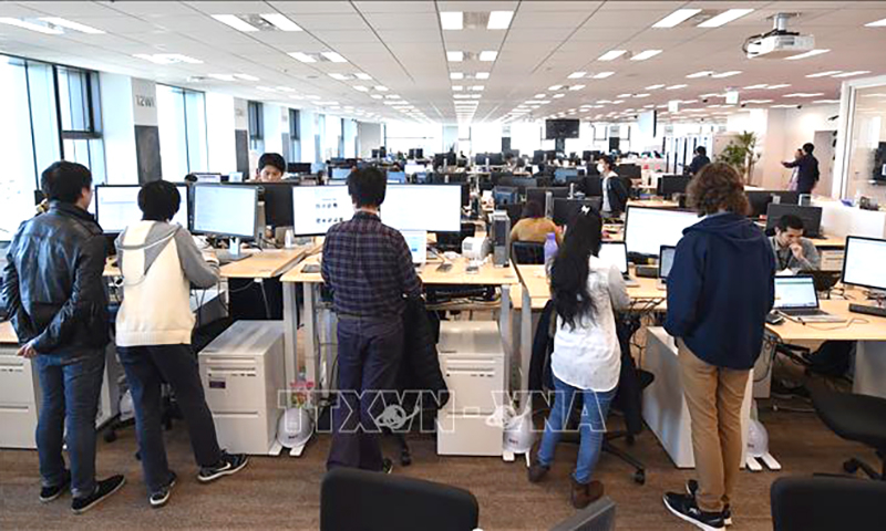 Tại văn phòng của Công ty phần mềm và thương mại điện tử Rakuten ở thủ đô Tokyo, Nhật Bản. Ảnh tư liệu, minh họa: AFP/TTXVN