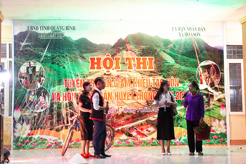Phần thi tiểu phẩm luôn thu hút sự quan tâm cổ vũ của người xem.