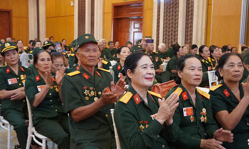 Các đại biểu dự lễ.