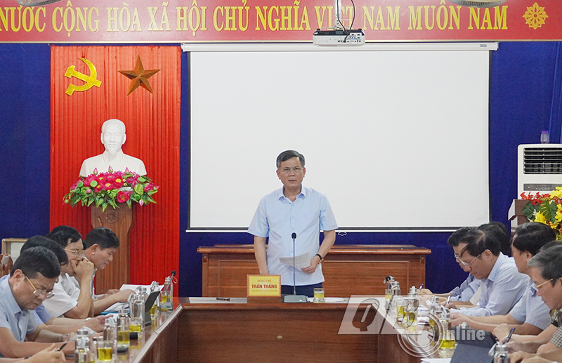Đồng chí Chủ tịch UBND tỉnh Trần Thắng phát biểu kết luận tại buổi làm việc.