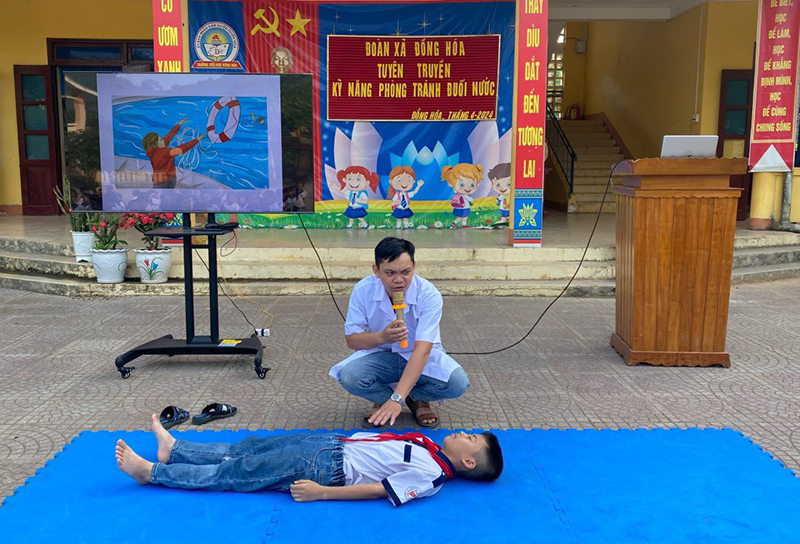 Các trường học trên địa bàn huyện Tuyên Hóa trang bị kiến thức phòng, chống đuối nước cho học sinh.