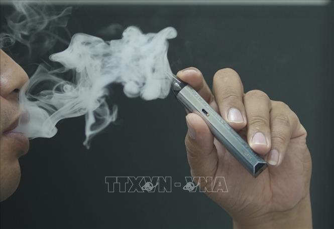 Thuốc lá điện tử, thuốc lá nung nóng đang là mối lo ngại mới. Ảnh: TTXVN