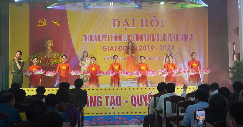 Văn nghệ chào mừng.