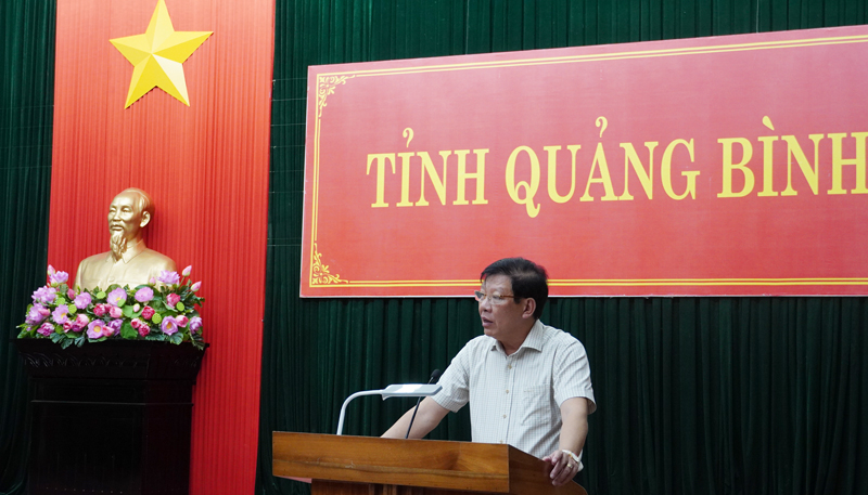 Đại diện lãnh đạo Sở Y tế - Cơ quan Thường trực BCĐ ATTP tỉnh báo cáo kết quả hoạt động bảo đảm ATTP 5 tháng đầu năm 2024.