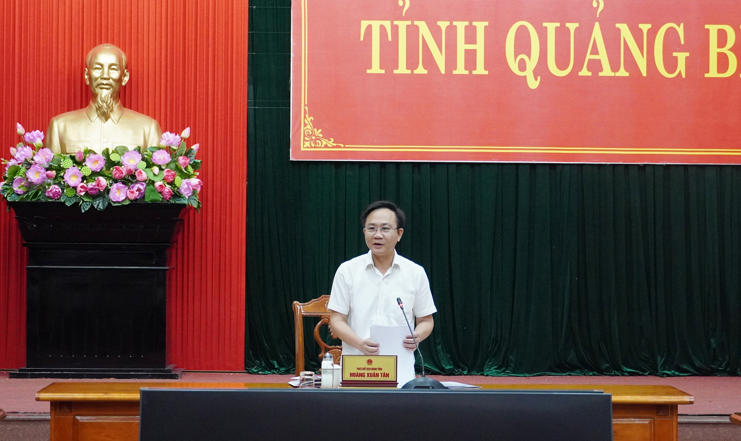 Đồng chí Phó Chủ tịch UBND tỉnh Hoàng Xuân Tân phát biểu kết luận hội nghị.