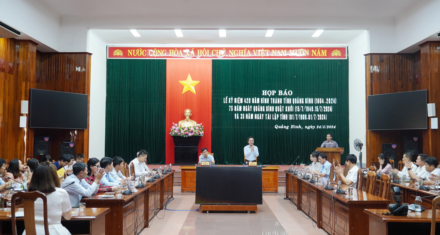 Quảng cảnh buổi họp báo.