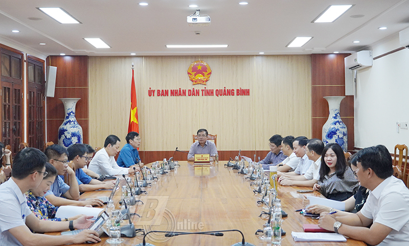Đồng chí Phó Chủ tịch Thường trực UBND tỉnh Đoàn Ngọc Lâm và các đại biểu dự hội nghị tại điểm cầu tỉnh Quảng Bình.