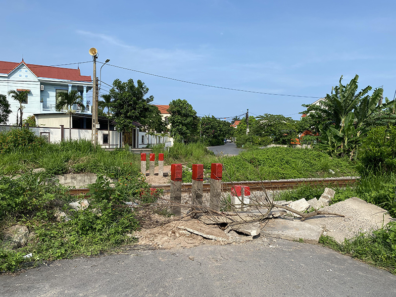 Lối đi tự mở qua đường sắt tại phường Bắc Lý (TP. Đồng Hới) vừa được các lực lượng chức năng đóng lại trong tháng 5/2024.