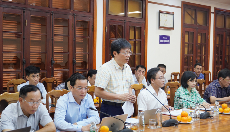  Lãnh đạo Sở Y tế báo cáo tiến độ thực hiện dự án.