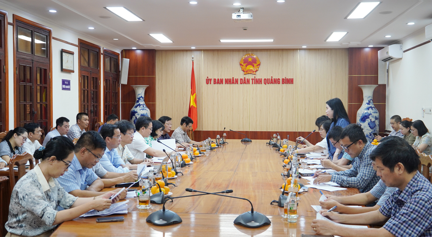 Quang cảnh buổi làm việc.