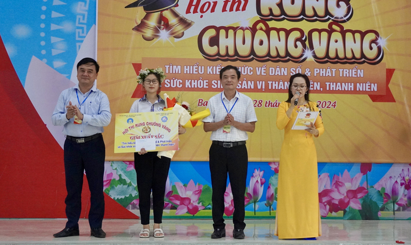 Thí sinh Nguyễn Trang Linh xuất sắc rung được chuông vàng.