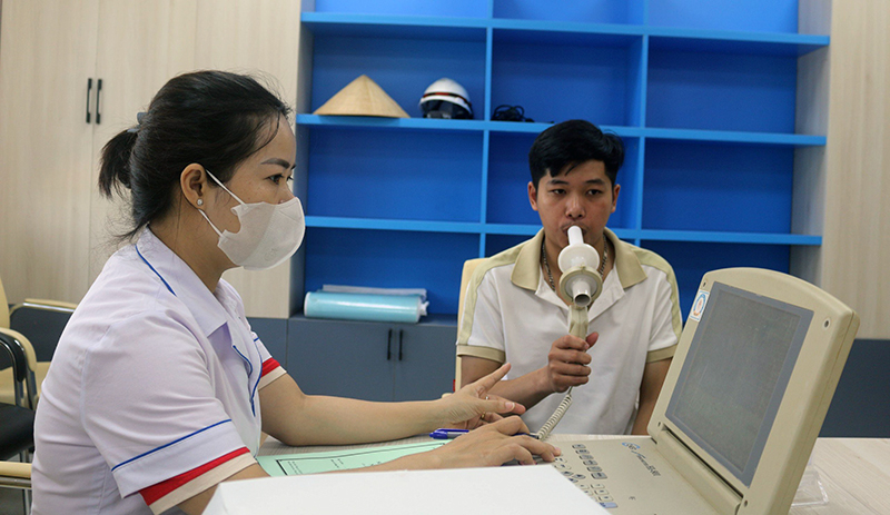 Trung tâm Kiểm soát bệnh tật tỉnh khám sức khỏe bệnh nghề nghiệp cho người lao động.